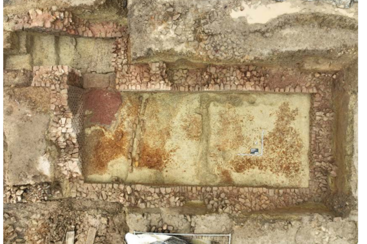 Overhead view of the cellar of the Roman villa at Buschdorf-Helperterwee, showing its access staircase and an intermediate space. The structure was noted for its particularly careful construction. Credit: O. Haffner / DokuPlus.
