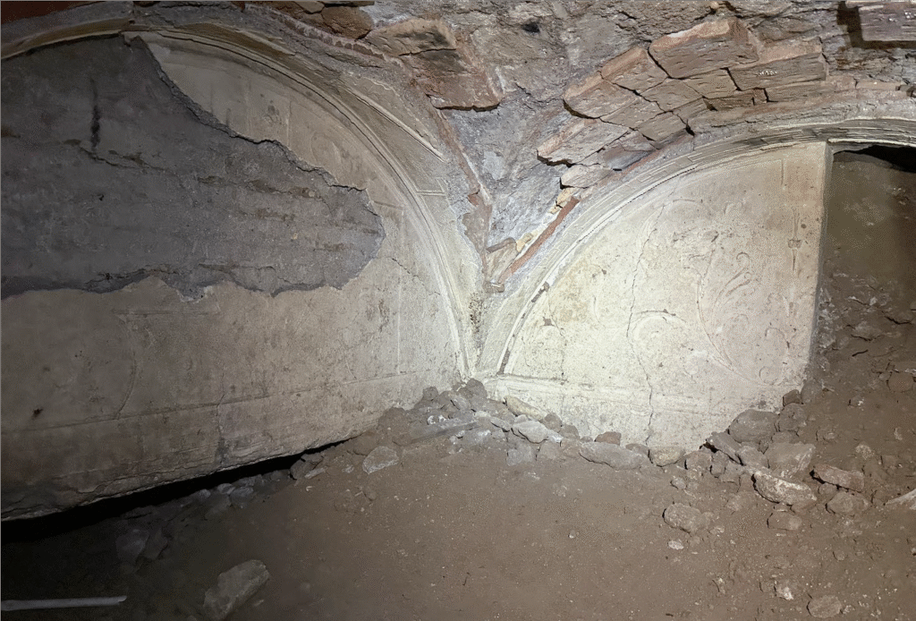 Roman rooms uncovered beneath the Liceo Cavour in Rome, where excavations revealed preserved walls and decorative remains belonging to a high-status residence dating to the 2nd century AD.